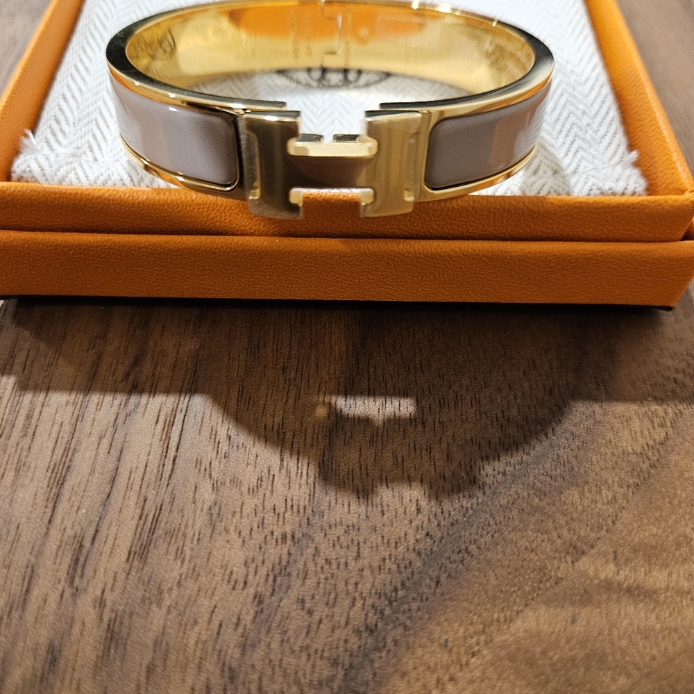 BNIB HERMES CLIC H IN MARRON GLACE AND GOLD